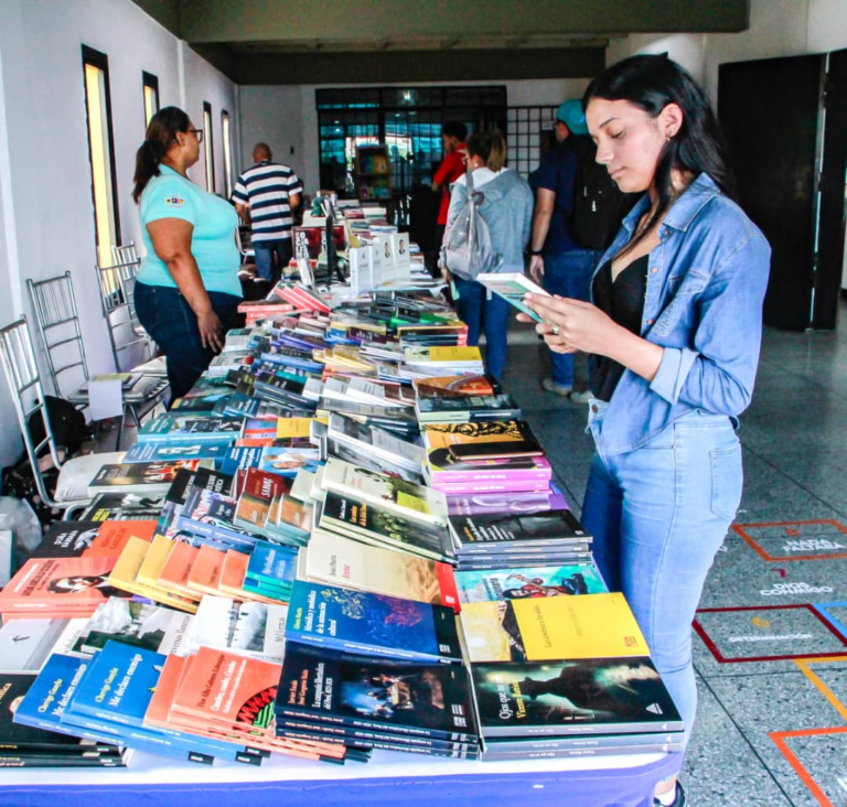 Fiesta literaria de la Feria Internacional del Libro inició en Falcón