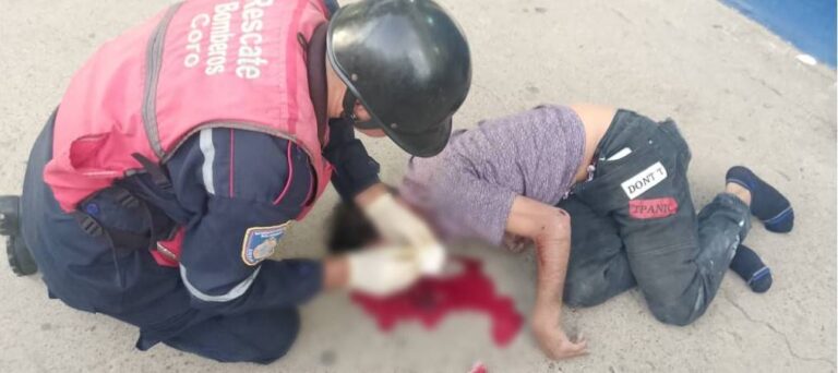 Motorizado queda grave al impactar la moto contra vehículo en la avenida Manaure con calle Libertad