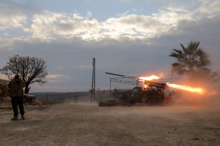 Los rebeldes sirios entran en Hama, el ejército reconoce haber perdido el control de esta ciudad clave