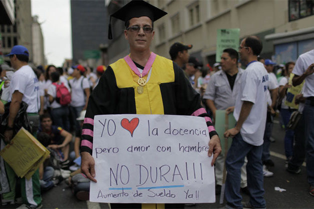 Profesores universitarios venezolanos son los «más pobres» de Latinoamérica, según estudio