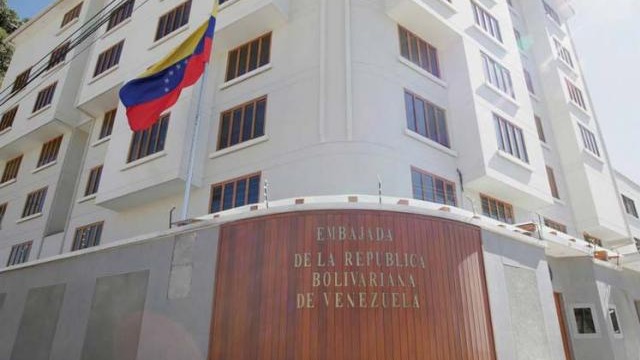 Dispararon contra sede de la embajada venezolana en Bolivia