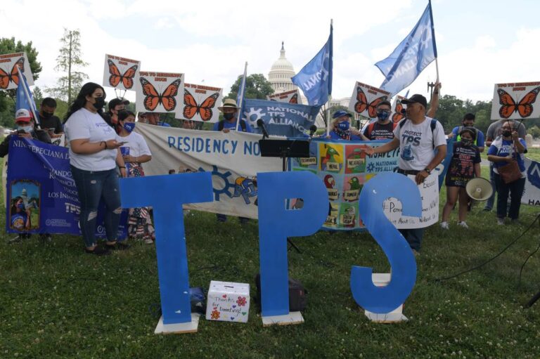 Exiliados venezolanos indignados con revocatoria del TPS