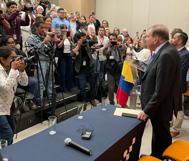 Edmundo González se reúne con diáspora venezolana antes de encuentro con presidente de Guatemala