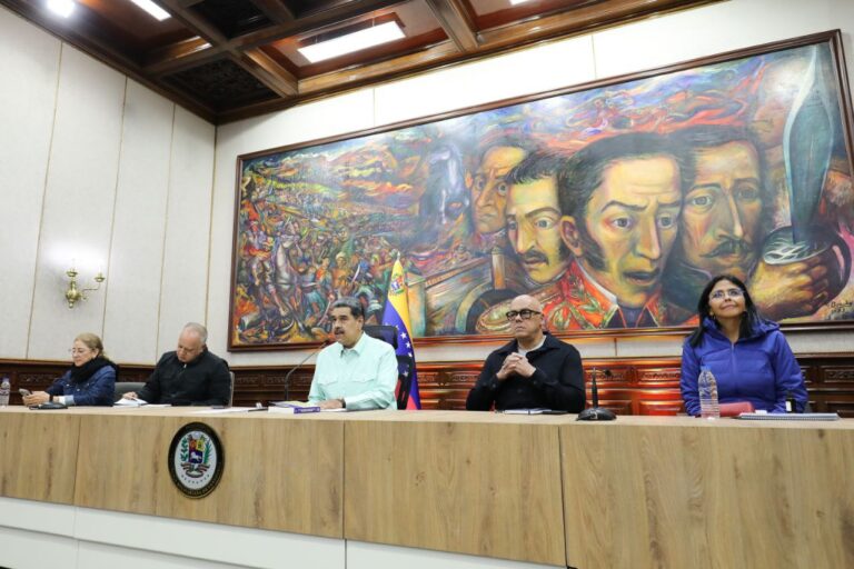 Maduro sostuvo un encuentro con el Gabinete Ejecutivo, FANB y REDI en Miraflores