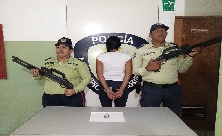 Detenida mujer por presunta posesión de marihuana